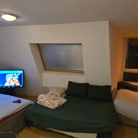 Cozy Bright Penthouse Close To U1 And U6 Metros Wenen Buitenkant foto