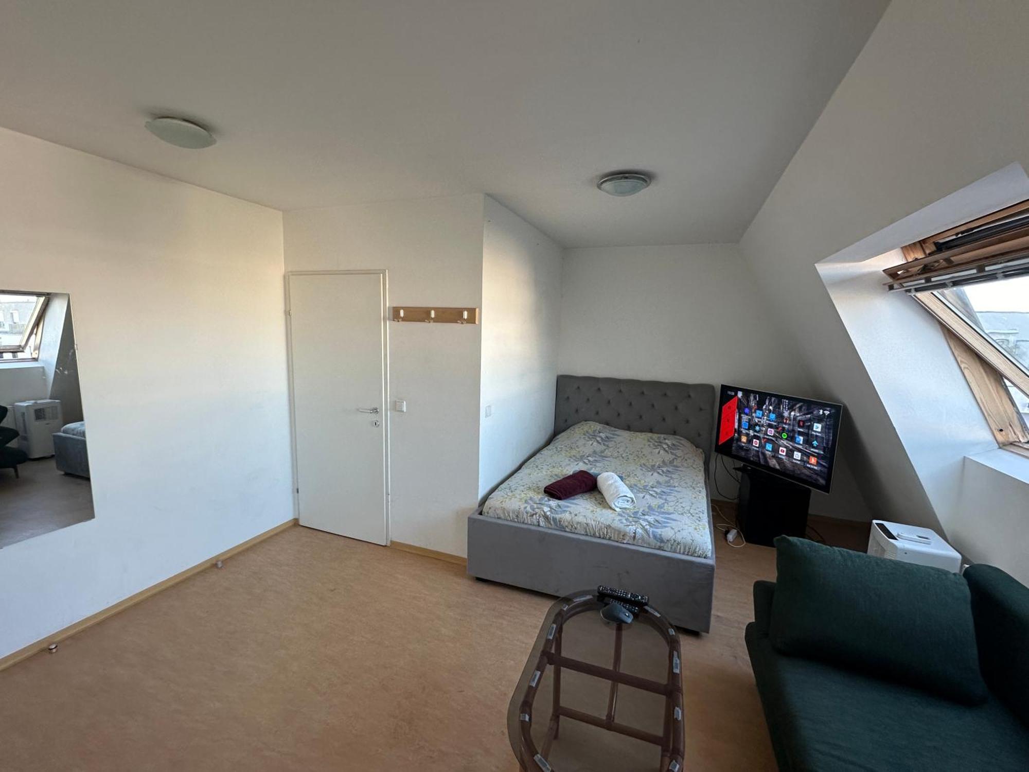 Cozy Bright Penthouse Close To U1 And U6 Metros Wenen Buitenkant foto