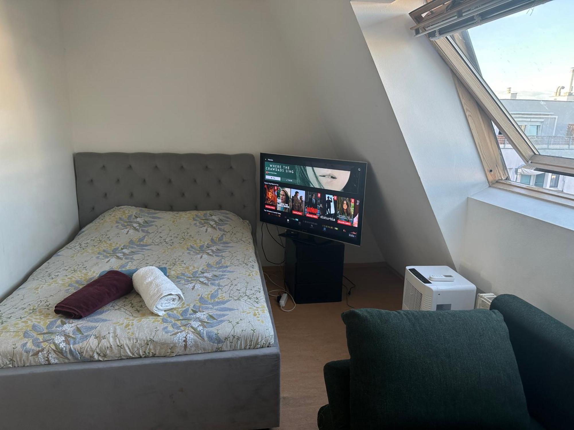 Cozy Bright Penthouse Close To U1 And U6 Metros Wenen Buitenkant foto
