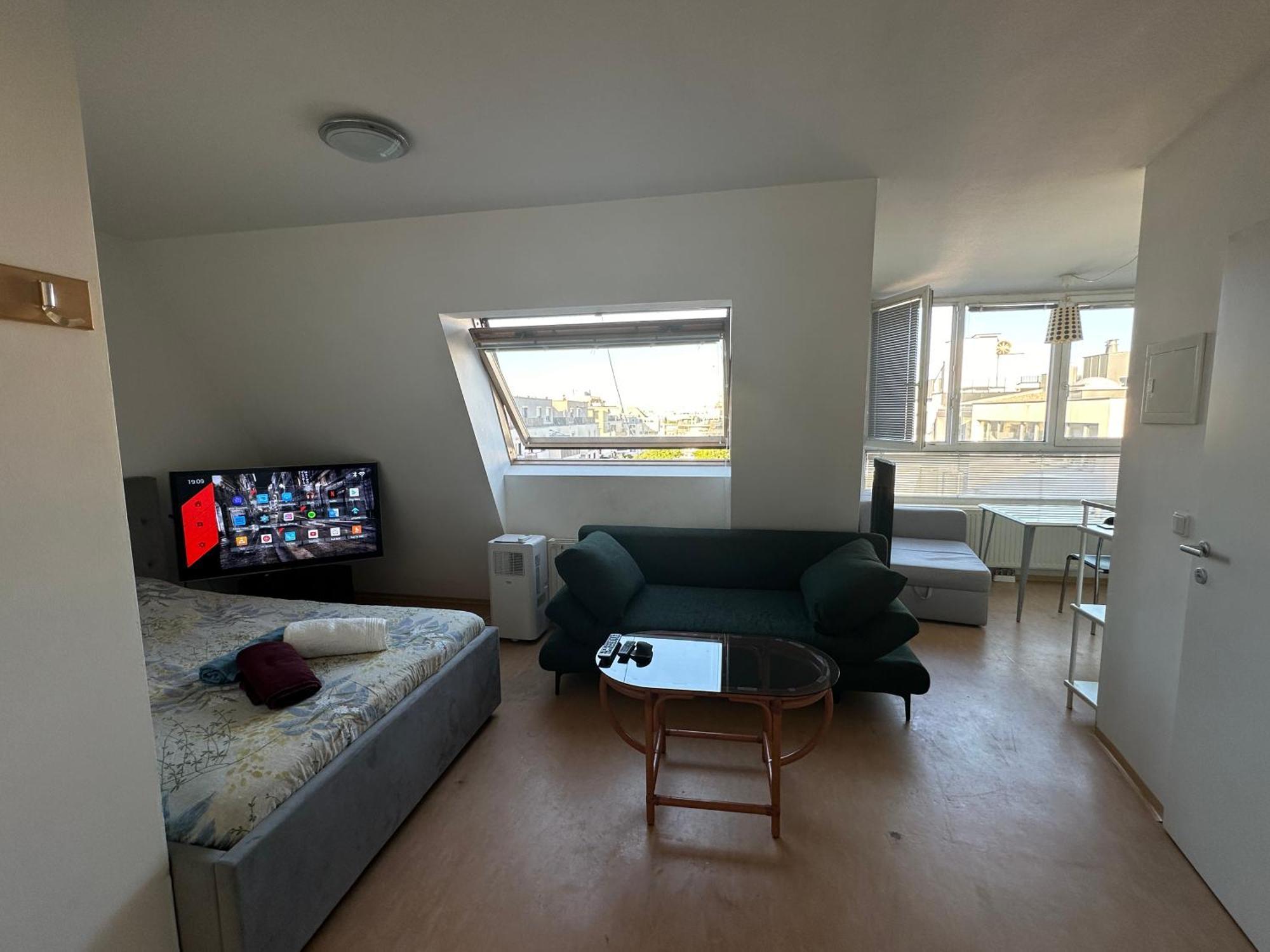 Cozy Bright Penthouse Close To U1 And U6 Metros Wenen Buitenkant foto
