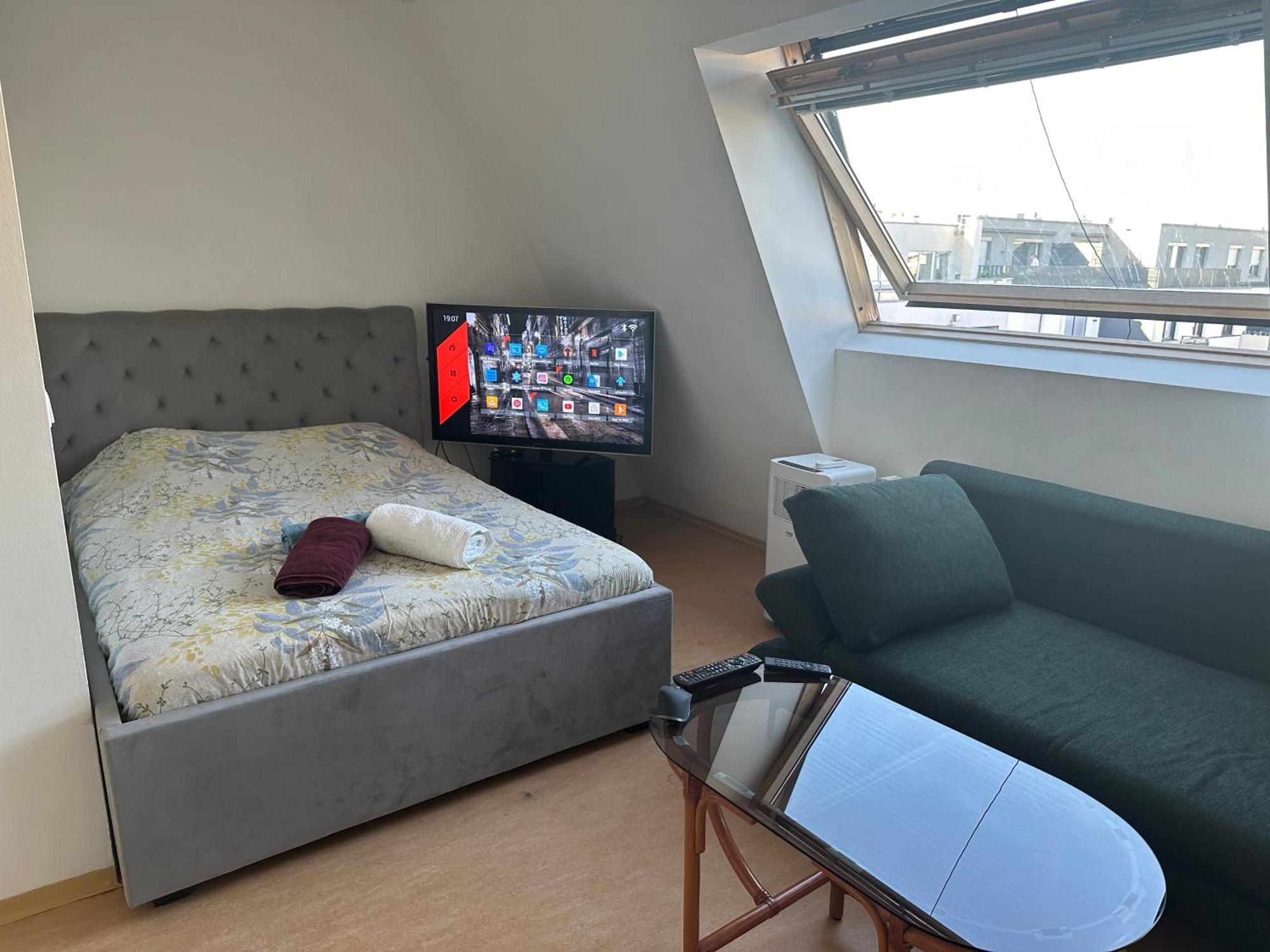 Cozy Bright Penthouse Close To U1 And U6 Metros Wenen Buitenkant foto