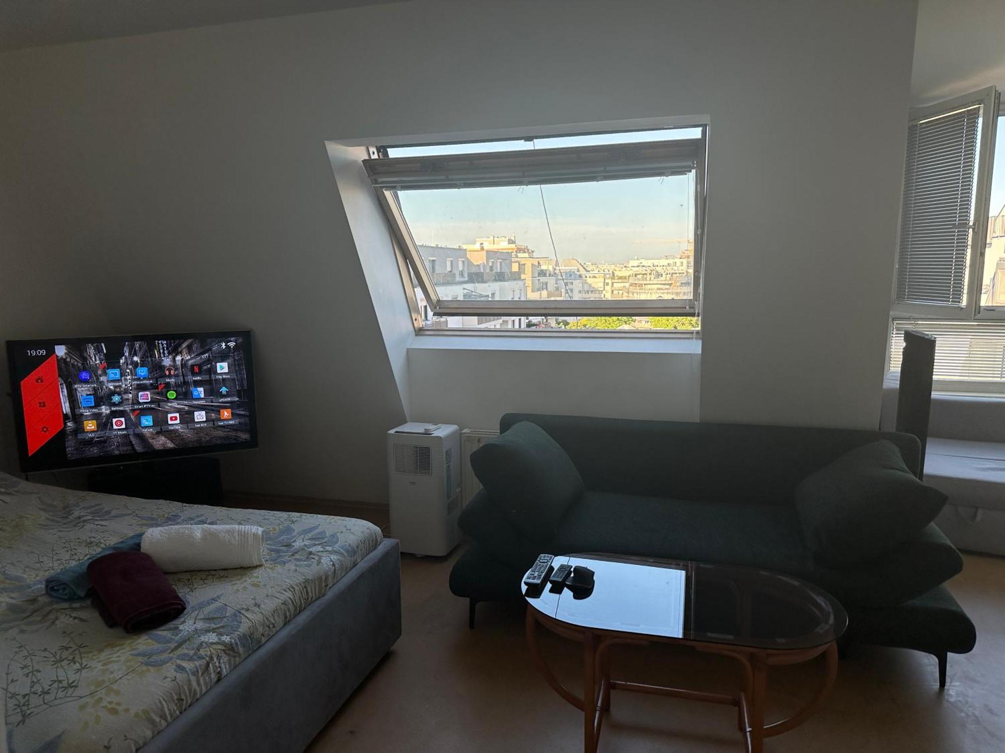 Cozy Bright Penthouse Close To U1 And U6 Metros Wenen Buitenkant foto