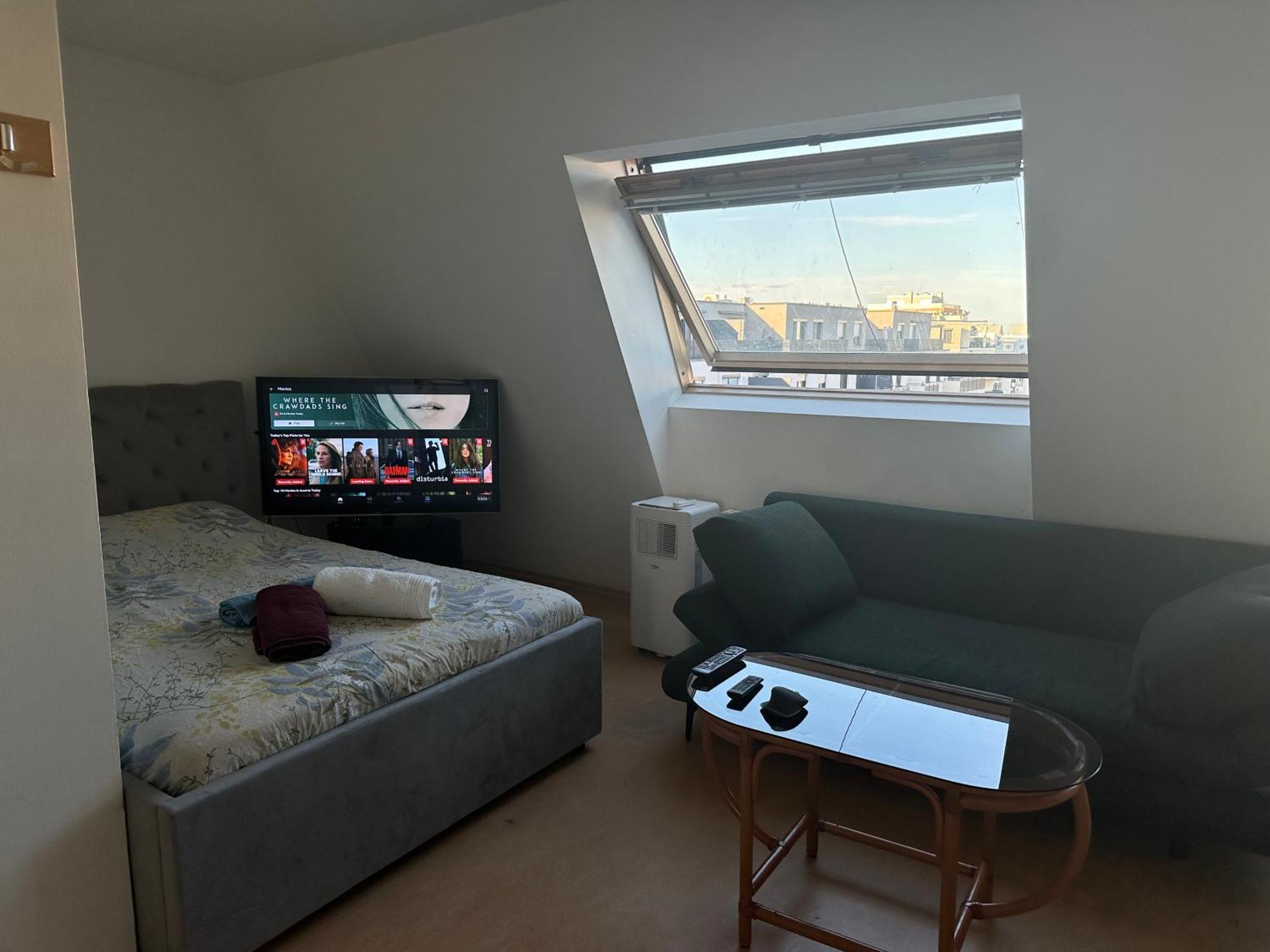 Cozy Bright Penthouse Close To U1 And U6 Metros Wenen Buitenkant foto