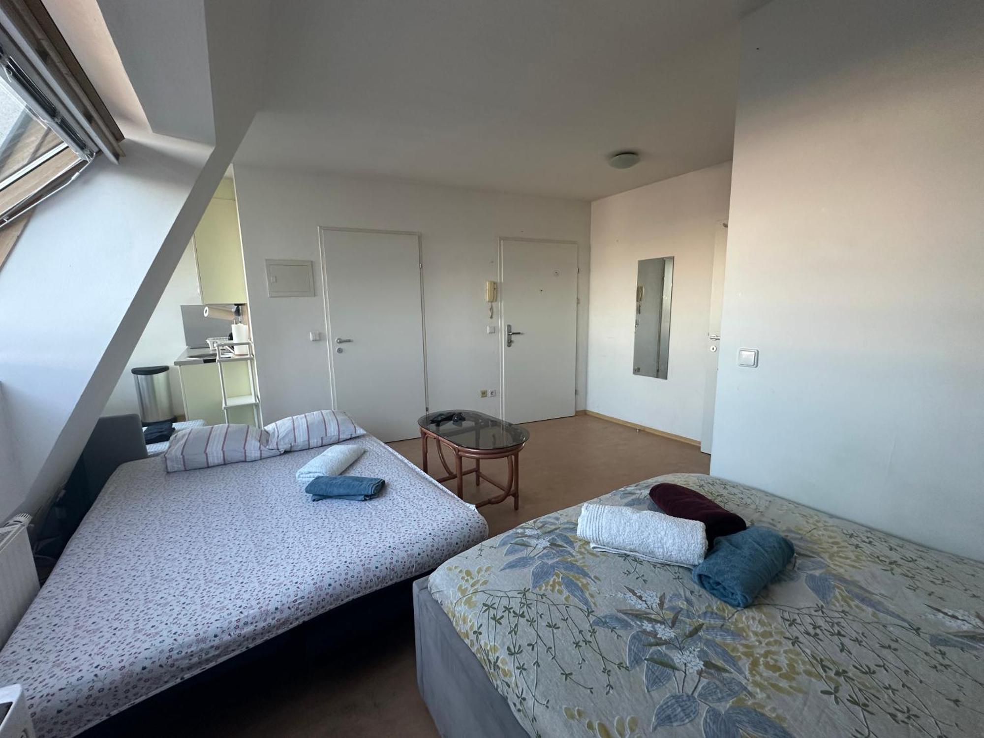 Cozy Bright Penthouse Close To U1 And U6 Metros Wenen Buitenkant foto