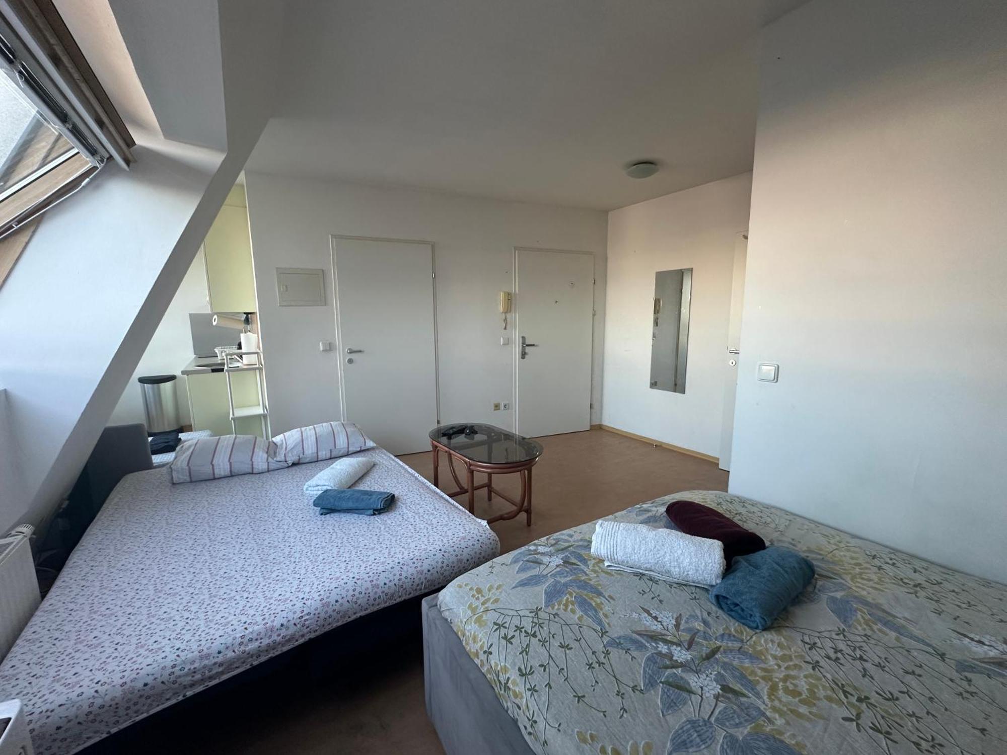 Cozy Bright Penthouse Close To U1 And U6 Metros Wenen Buitenkant foto