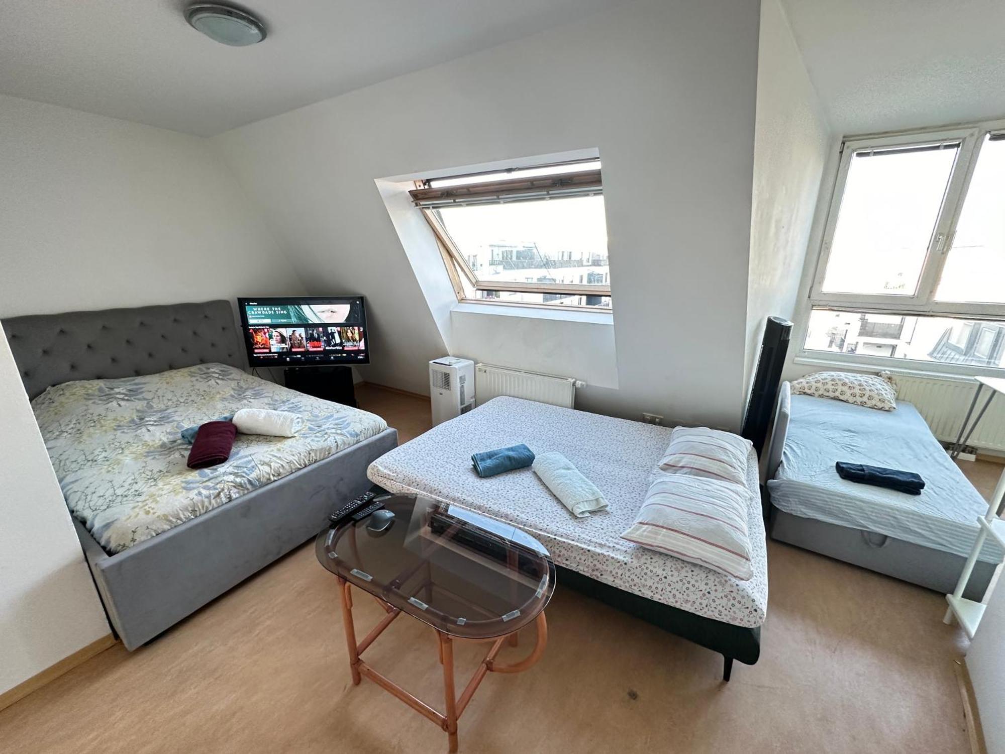 Cozy Bright Penthouse Close To U1 And U6 Metros Wenen Buitenkant foto