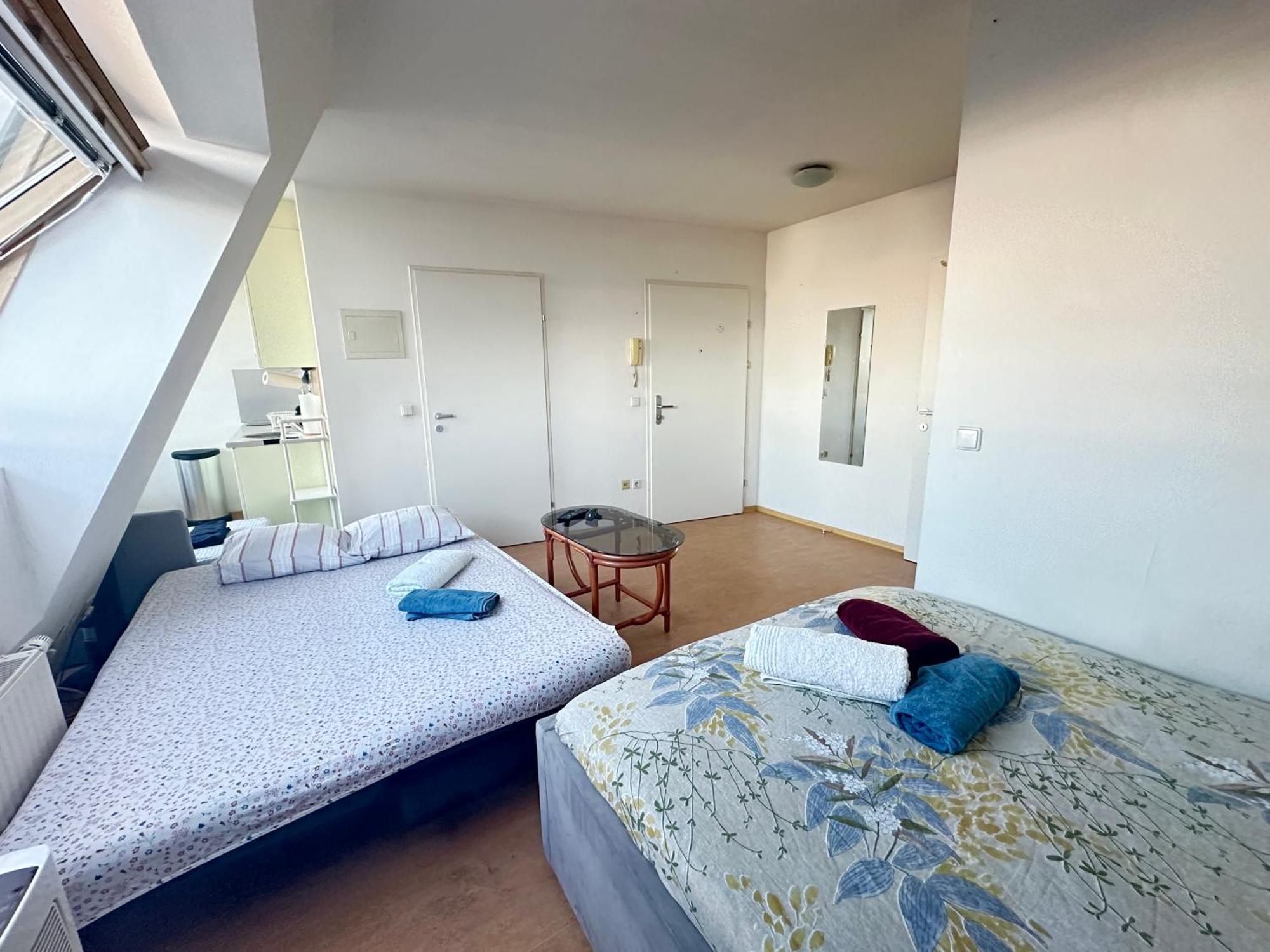 Cozy Bright Penthouse Close To U1 And U6 Metros Wenen Buitenkant foto