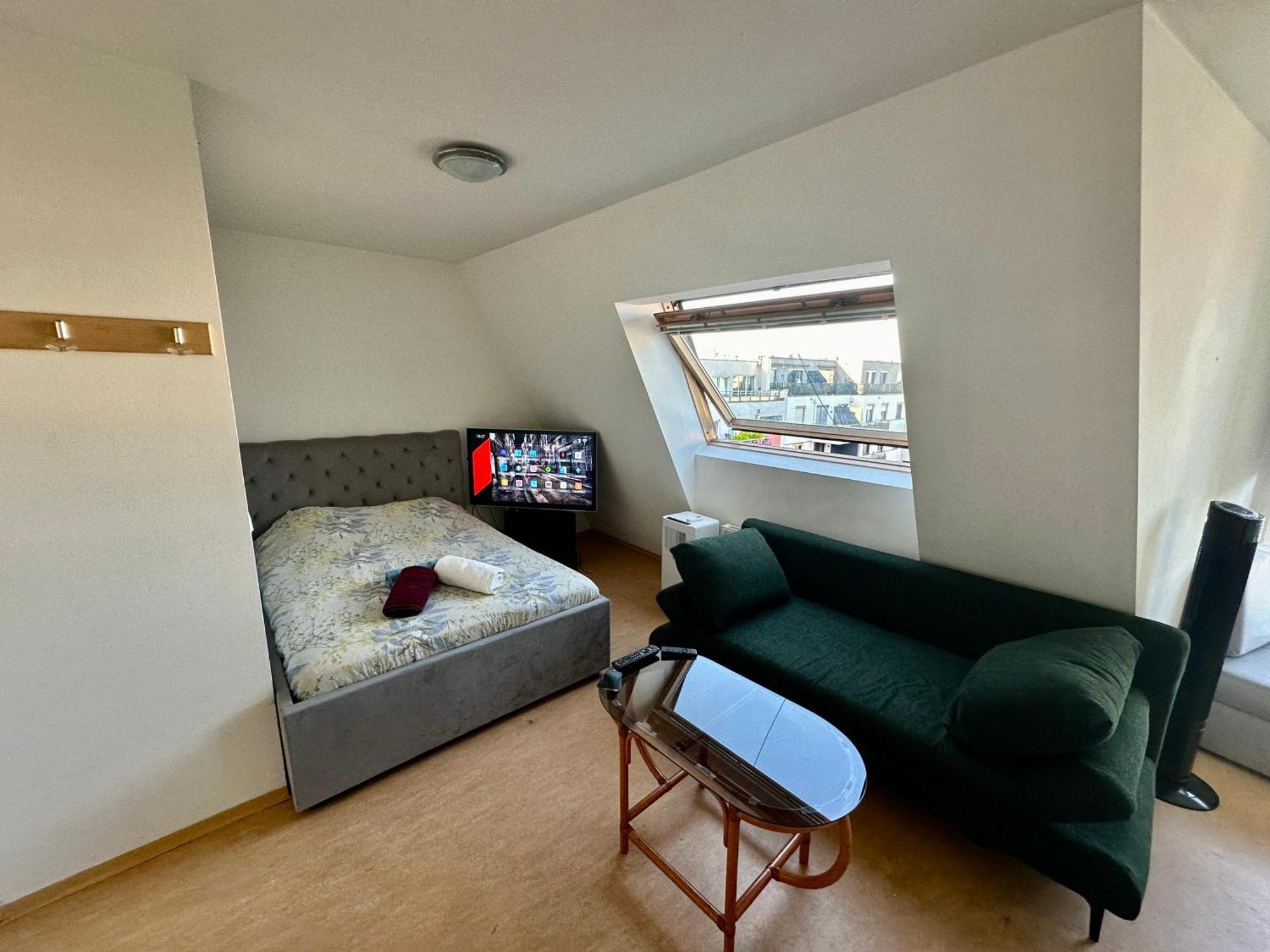 Cozy Bright Penthouse Close To U1 And U6 Metros Wenen Buitenkant foto