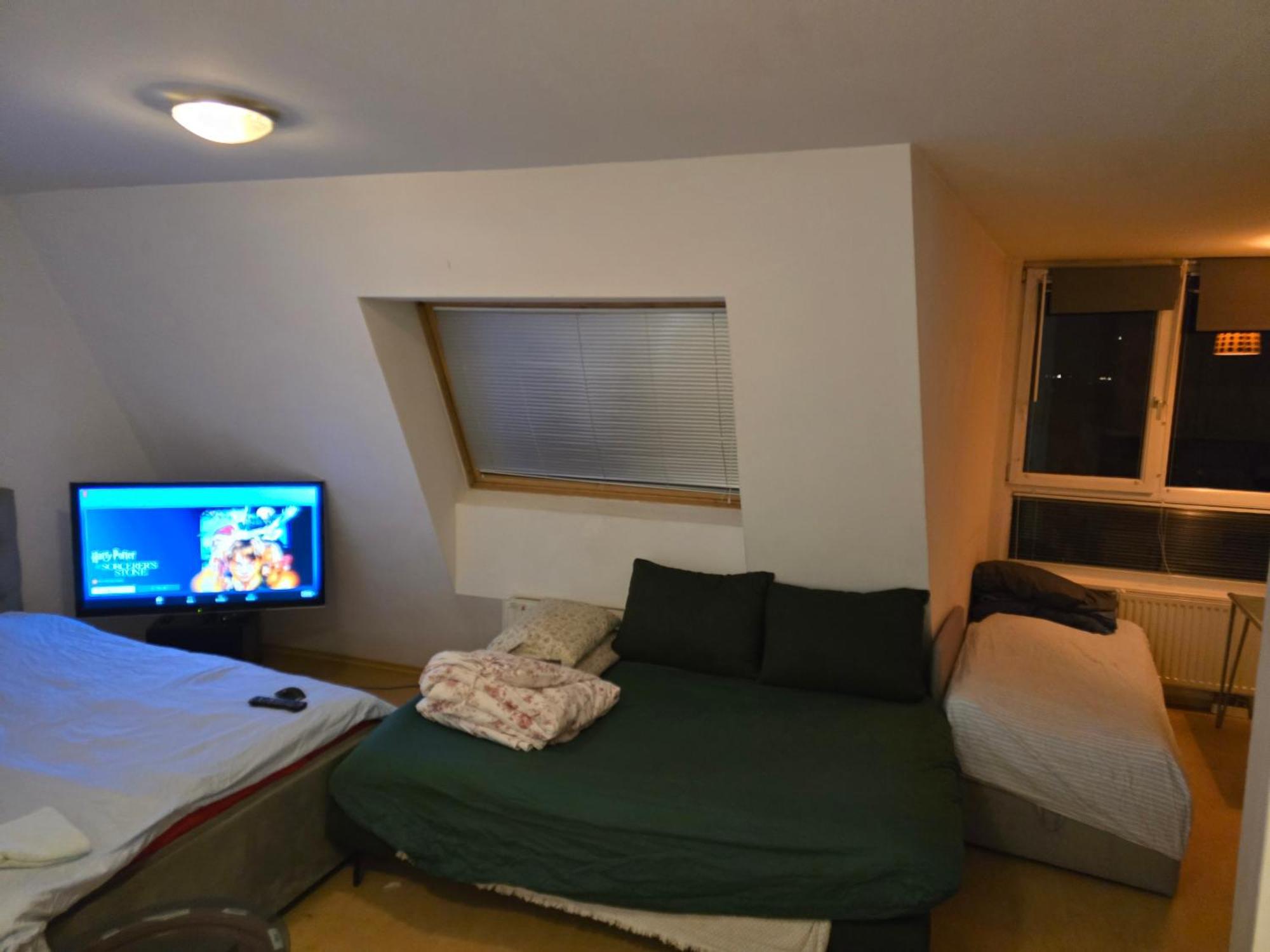Cozy Bright Penthouse Close To U1 And U6 Metros Wenen Buitenkant foto